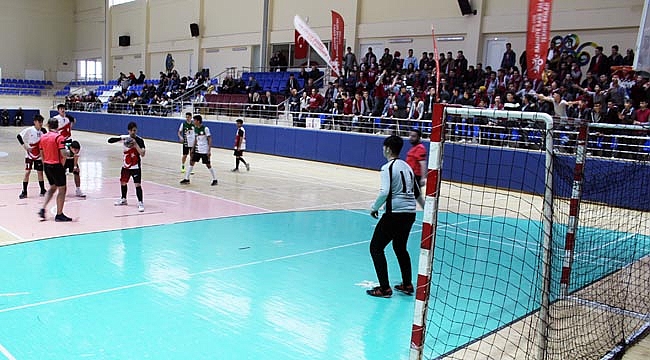 LİSELERARASI HENTBOL MÜSABAKALARI SONA ERDİ
