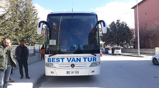 Otobüsün altında kaldı