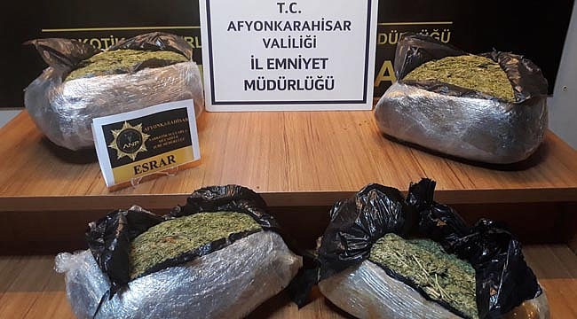 ŞÜPHELİ ARAÇTAN 15.50 KİLOGRAM ESRAR ÇIKTI