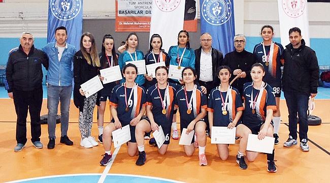 DERECEYE GİREN OKULLAR MADALYALARINI ALDI