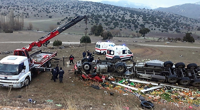 DEVRİLEN TIRDA 1 KİŞİ HAYATINI KAYBETTİ