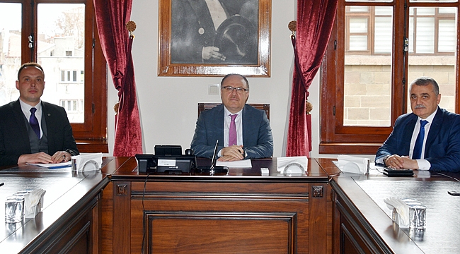 “HAYIR VE İYİLİKTE YARIŞIYORSUNUZ”