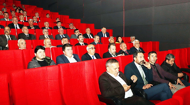 İGM ÜYELERİ “GEÇERKEN UĞRADIM”I İZLEDİ