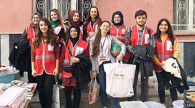 İHTİYAÇ SAHİPLERİNE GIDA YARDIMI YAPTILAR