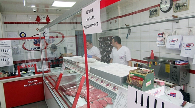 İŞYERİNİ CAMLA KAPLADI