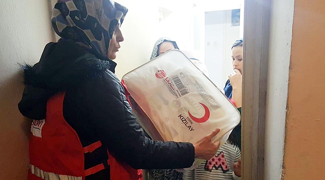 KIZILAY’DAN “SEVGİ BOHÇASI”