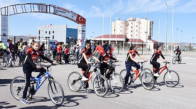 OKULLAR BİRİNCİLİK İÇİN PEDAL ÇEVİRDİLER