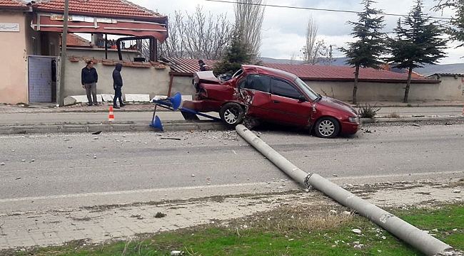 OTOMOBİL İLE ÇEKİCİ ÇARPIŞTI