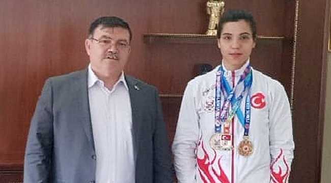 ŞAMPİYON ÖDÜLLENDİRİLDİ