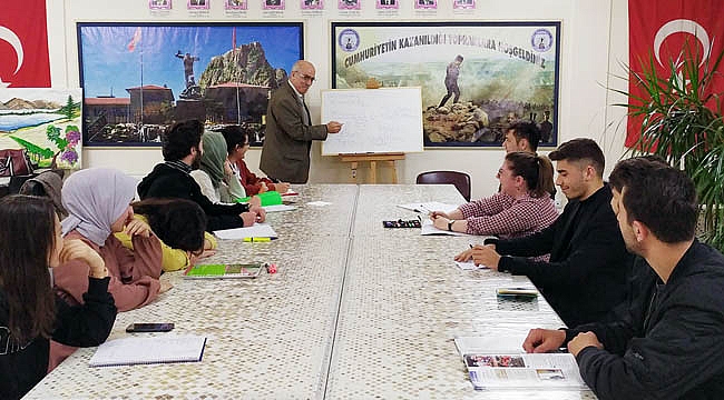 Üniversite öğrencilerine ücretsiz kurs veriyorlar