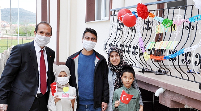 ABDULLAH ÖĞRETMEN ÖĞRENCİLERİNİ UNUTMADI