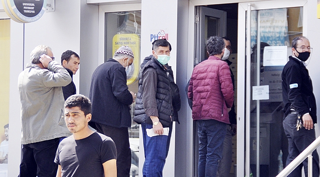 BANKA ÖNLERİNDE YOĞUNLUK YAŞANDI