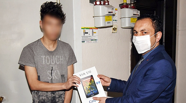 BAŞKAN’DAN TABLET SÜRPRİZİ