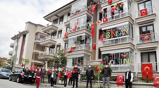 BU APARTMAN 23 NİSAN COŞKUSU İÇİN ÖZEL HAZIRLANDI