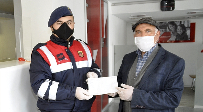 EMEKLİ MAAŞINI KAMPANYAYA BAĞIŞLADI