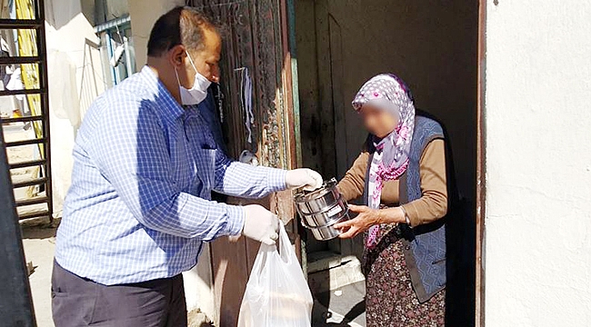 EVLERE SICAK YEMEK DAĞITILIYOR