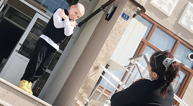 FEDAKAR ÖĞRETMENDEN ÖĞRENCİLERİNE 23 NİSAN SÜRPRİZİ
