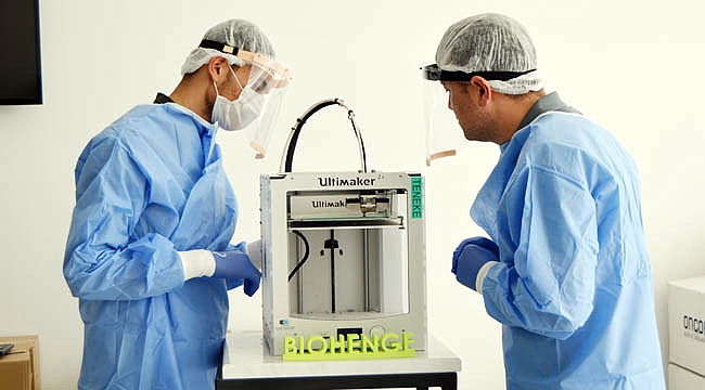 HASTANELER İÇİN SİPERLİKLİ MASKE ÜRETTİ