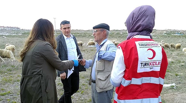 MAAŞINI AYAĞINA KADAR GÖTÜRDÜLER