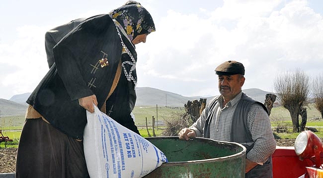 TOHUM DESTEĞİ ÇİFTÇİNİN YÜZÜNÜ GÜLDÜRDÜ