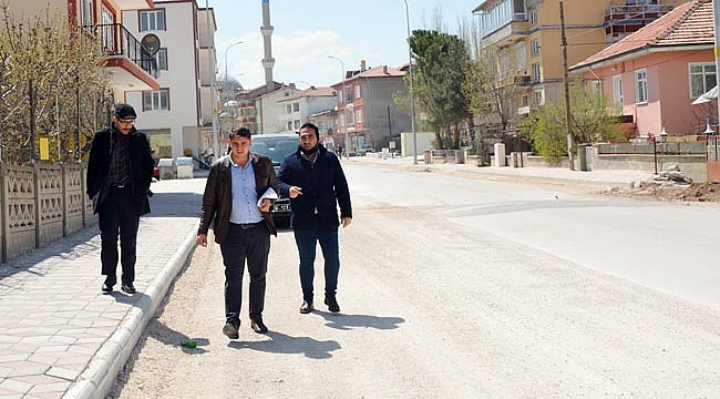 “YOLLARIMIZ DİNARIMIZA YAKIŞIR ŞEKİLDE ASFALTLANACAK”