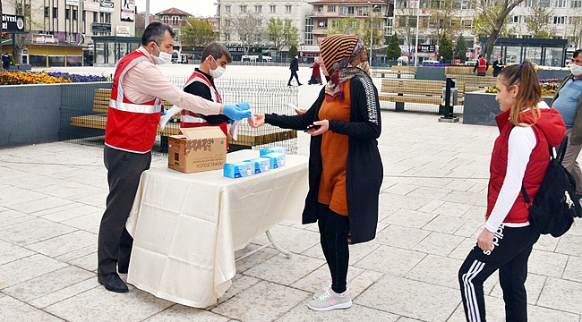 1 MİLYONDAN FAZLA MASKE DAĞITILDI