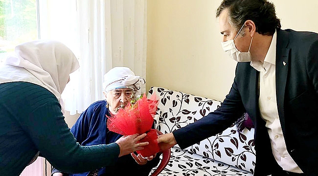 100 YAŞINI AŞMIŞ ANNEYE ZİYARET