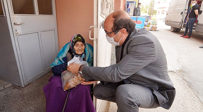 BAŞKAN ÇÖL’DEN 65 YAŞ ÜSTÜ VATANDAŞLARA MORAL ZİYARETİ