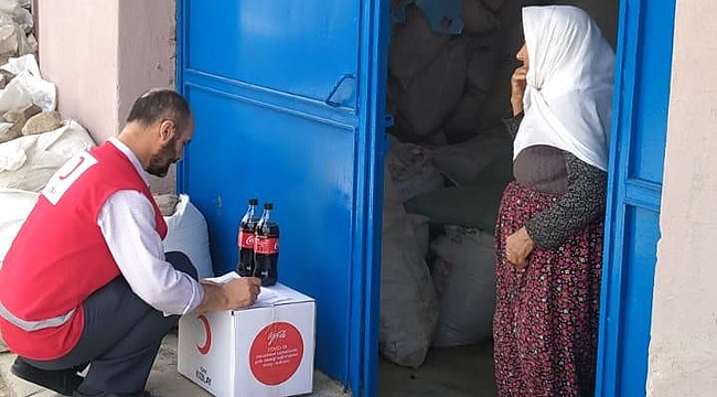 EVDE KALANLARIN İHTİYAÇLARINI GİDERİYORLAR