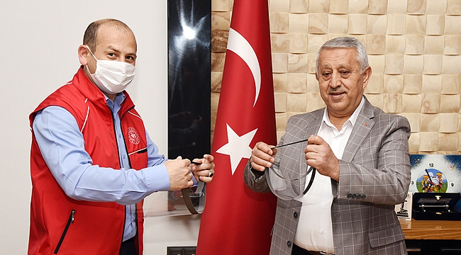GENÇLİK MERKEZİNDEN 400 ADET ÜCRETSİZ YÜZ KORUYUCU MASKE
