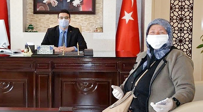 MAAŞINDAN BİRİKTİRDİĞİ PARAYI MEHMETÇİĞE BAĞIŞLADI