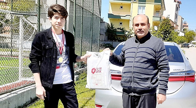 OKUL MÜDÜRÜNDEN ÖĞRENCİLERE MOTİVASYON ÖDÜLÜ