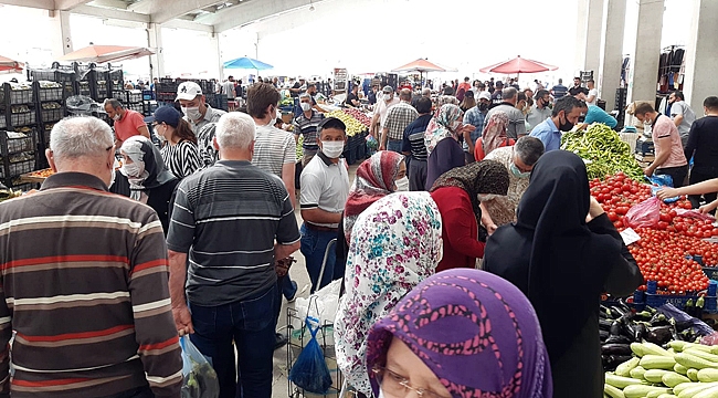 YAŞLILAR PAZARA AKIN ETTİ