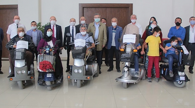15 AKÜLÜ ENGELLİ ARACI DAĞITILDI