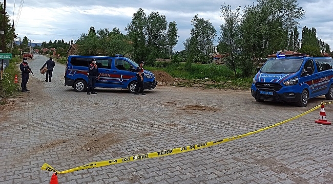 3 BİN NÜFUSLU KÖY GİRİŞ ÇIKIŞLARA KAPATILDI