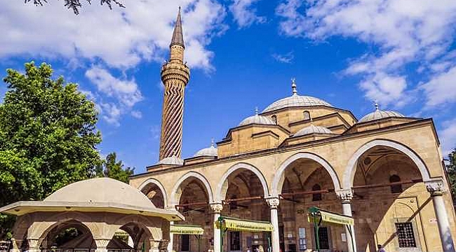 AFYONKARAHİSAR'DA BİN 198 CAMİ BULUNUYOR
