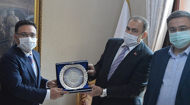 AK PARTİ'DEN VALİ ÇİÇEK'E ZİYARET