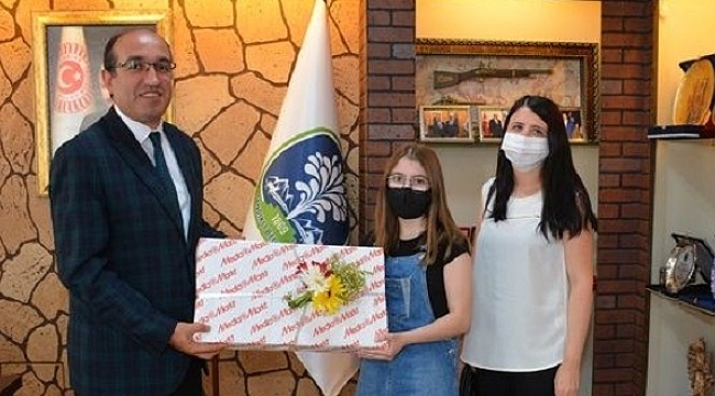 DÜNYA ŞAMPİYONUNA HEDİYE