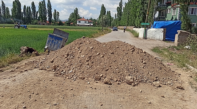 KUM YIĞININA ÇARPAN MOTOSİKLET SÜRÜCÜSÜ HAYATINI KAYBETTİ