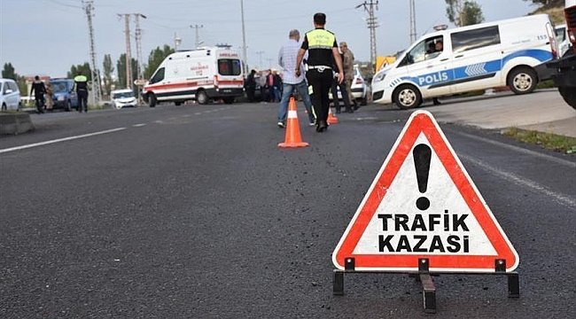 OTOMOBİL YOLDAN ÇIKTI: 2 YARALI