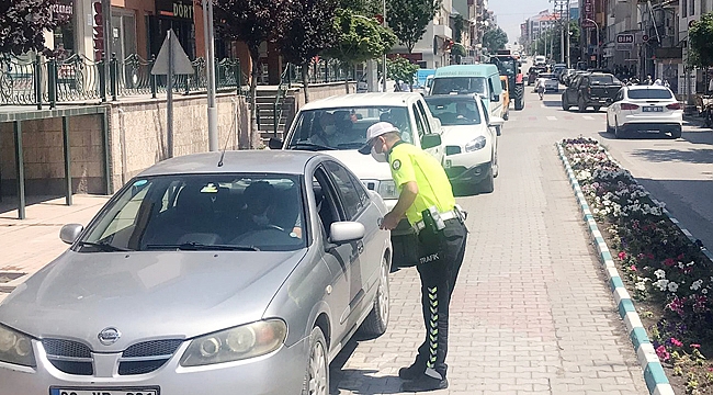 SÜRÜCÜLERE VE YAYALARA BROŞÜR DAĞITILDI