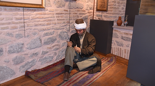 TÜRK İSLAM SANATLARI GALERİSİ GÖZ KAMAŞTIRIYOR