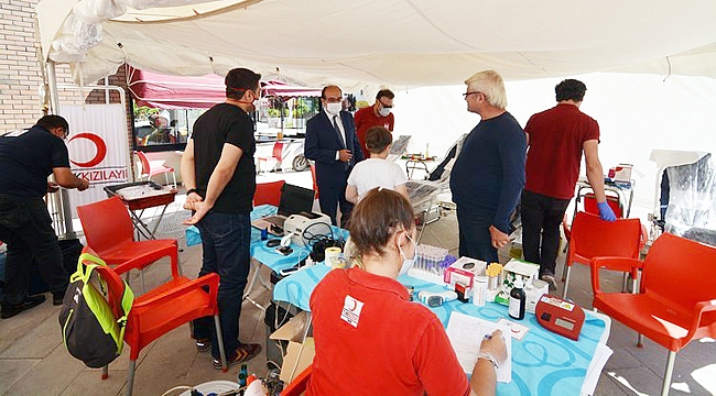 BAŞKAN ÇÖL, KIZILAY KAN BAĞIŞ NOKTASINI ZİYARET ETTİ