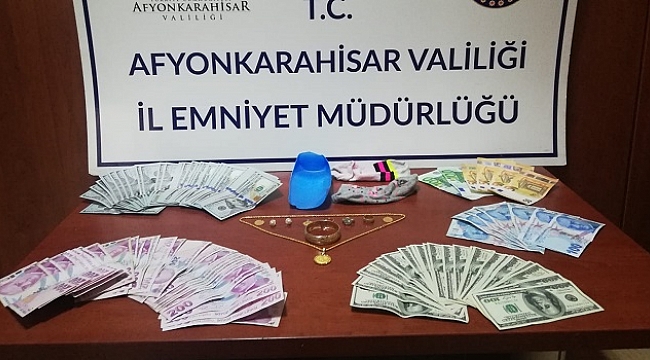 İKİ EVDEN PARA ÇALAN 4 ŞÜPHELİ YAKALANDI