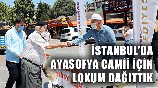 İSTANBUL'DA AYASOFYA CAMİİ'NİN AÇILIŞI NEDENİYLE LOKUM DAĞITTIK