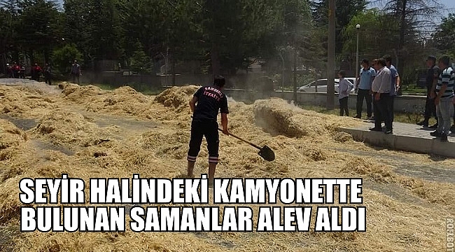 SEYİR HALİNDEKİ KAMYONETTE BULUNAN SAMANLAR ALEV ALDI