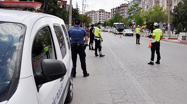 SOKAKTA KORONA VİRÜS DENETİMİ