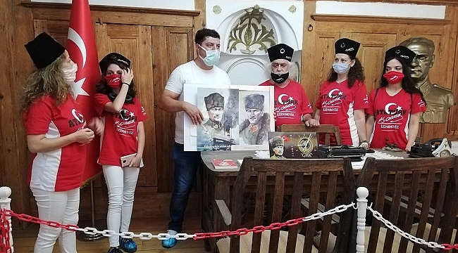 ŞUHUT ATATÜRK EVİ'NDE ZİYARETÇİ YOĞUNLUĞU