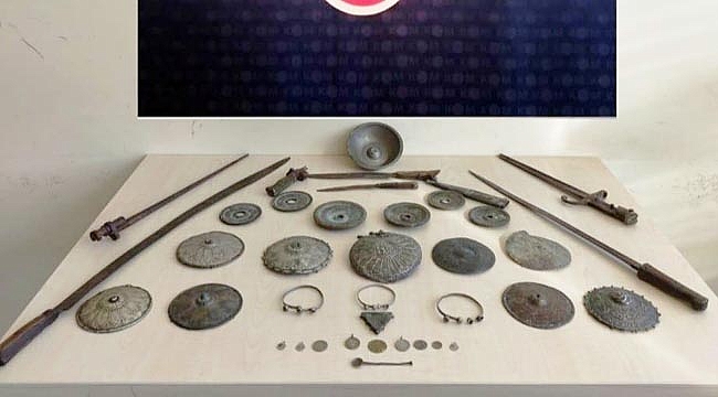 TARİHİ ESERLERİ SATMAYA ÇALIŞIRKEN YAKALANDILAR