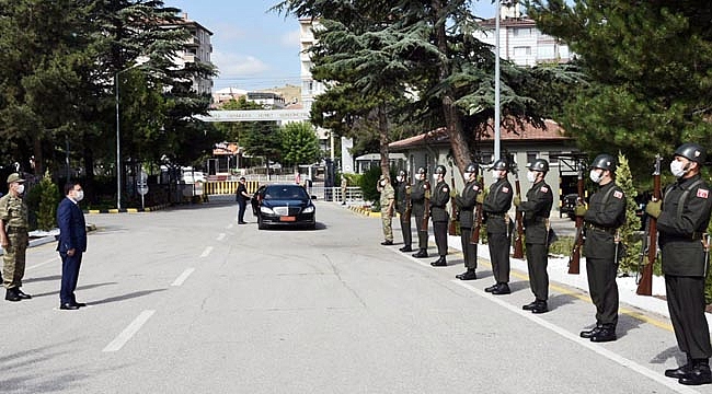 VALİ ÇİÇEK’TEN GARNİZON KOMUTANI ALP’E ZİYARET